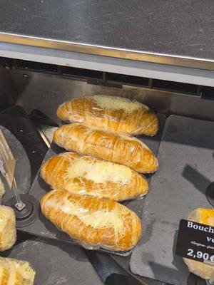 croissant au jambon